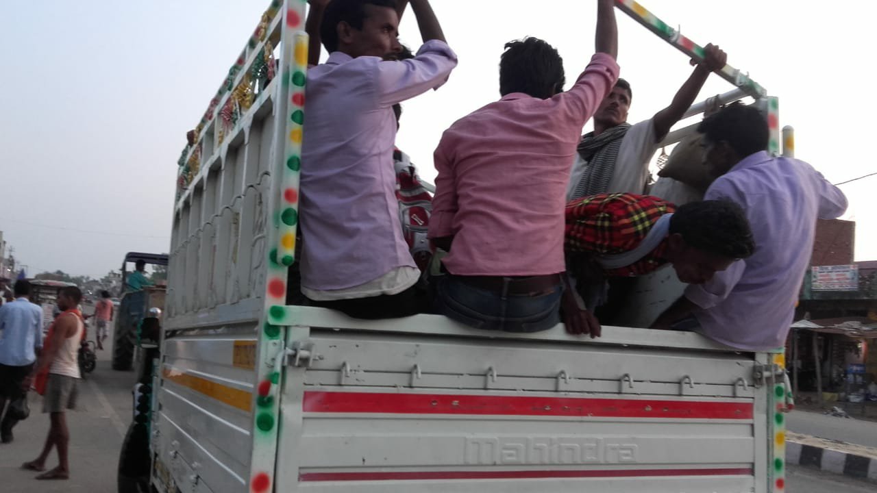 जानलेवा बन रहे हैं डग्गामार वाहन, परमिट से अधिक सवारियां भर रहे हैं चालक, जिम्मेदार बने हुए हैं अंजान | New India Times