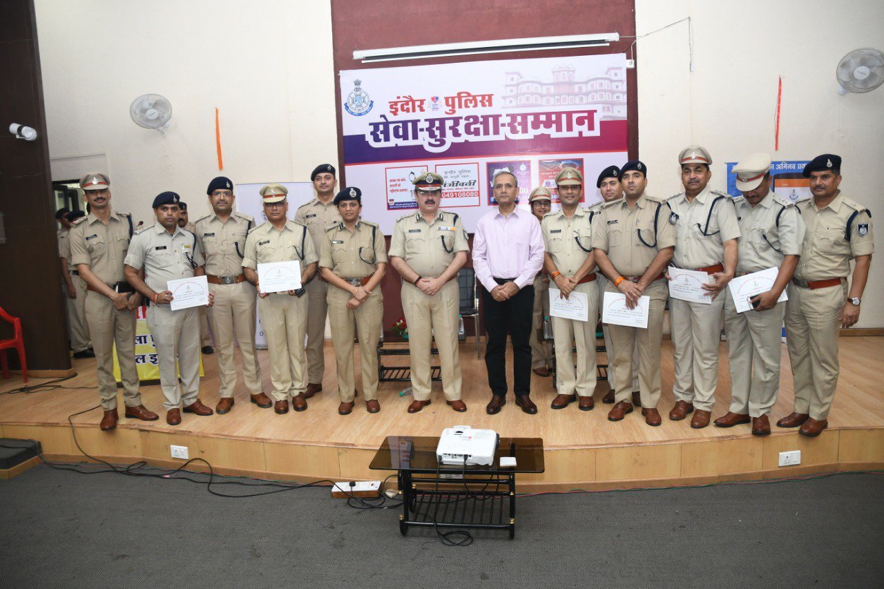 पुलिस महानिदेशक द्वारा किया गया इन्दौर पुलिस के नवचारों का शुभारंभ 3 पुलिस महानिदेशक द्वारा किया गया इन्दौर पुलिस के नवचारों का शुभारंभ | New India Times