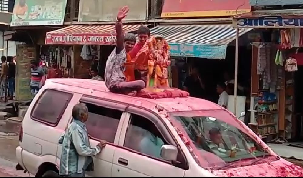 बारिश की रिमझिम फुहारों केे बीच दशा माता उत्सव का हुआ समापन, नाचते गाते निकाली गई शोभायात्रा | New India Times