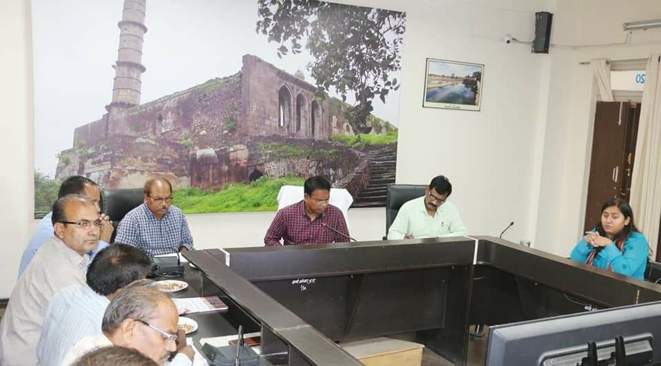 बुरहानपुर कलेक्टर ने ली राजस्व अधिकारियों की बैठक | New India Times