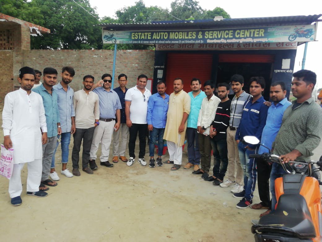 ज़ेवर महल के प्रोपराइटर सुलेमान शमसी व तालीमी बेदारी के अध्यक्ष मसरूर अहमद द्वारा तथा समाज सेवी दुबई के कारोबारी गुड्डू मिर्जा बेग की मौजूदगी में सैकड़ों पौधे लगे गमलों का किया गया वितरण 4 ज़ेवर महल के प्रोपराइटर सुलेमान शमसी व तालीमी बेदारी के अध्यक्ष मसरूर अहमद द्वारा तथा समाज सेवी दुबई के कारोबारी गुड्डू मिर्जा बेग की मौजूदगी में सैकड़ों पौधे लगे गमलों का किया गया वितरण | New India Times