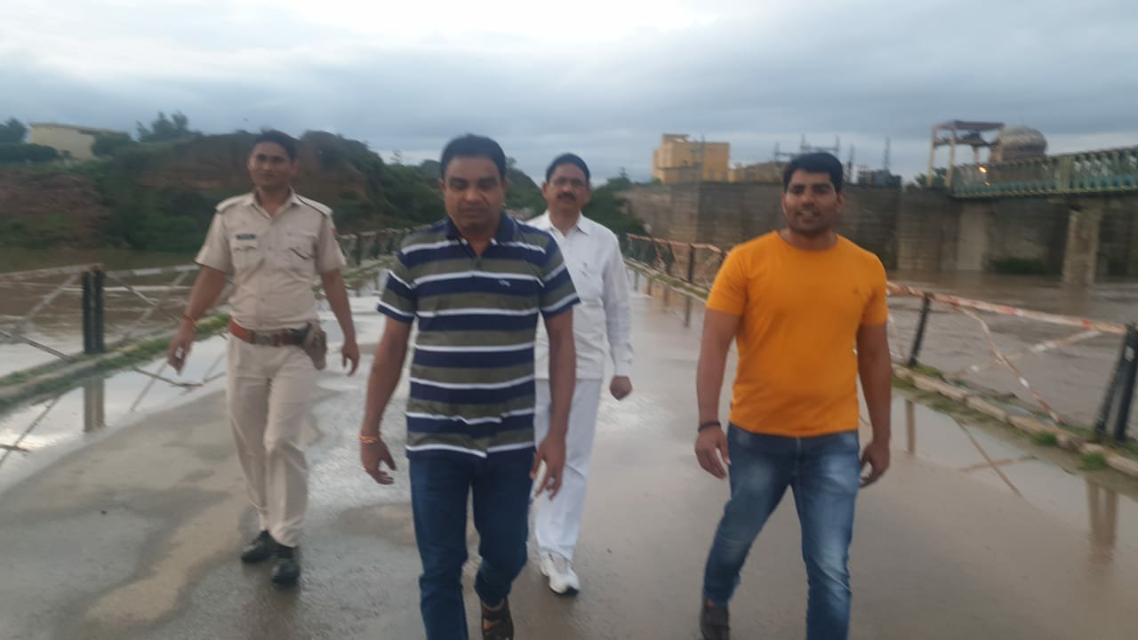 धौलपुर बाड़ी विधायक गिर्राज सिंह मलिंगा ने किया गांव वालों को जागरूक | New India Times