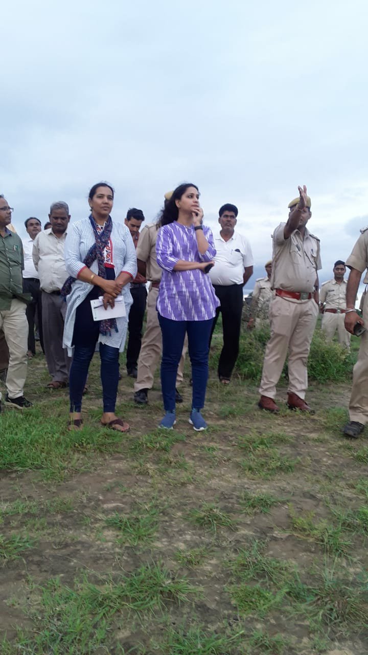 कलेक्टर नेहा गिरी ने धौलपुर चंबल किनारे वाले गांवों में जल भराव जैसी स्थिति की सूचना के लिए दूरभाष नंबर 05642.220033 पर देने के दिए निर्देश | New India Times