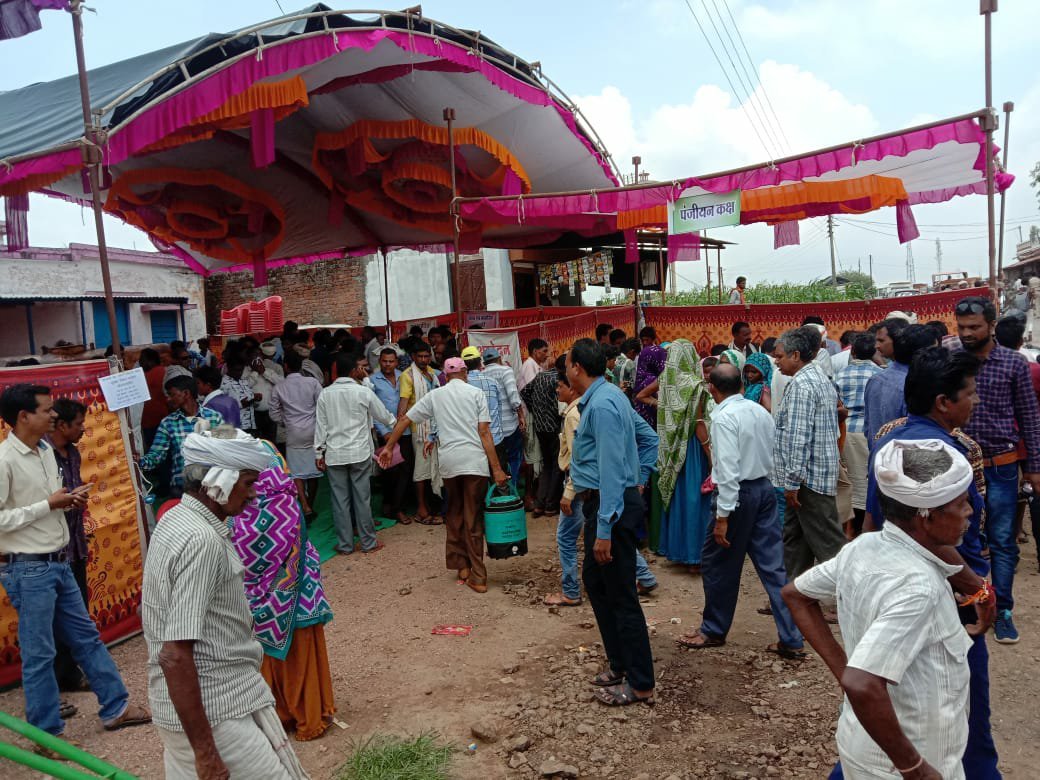 पूर्व मुख्यमंत्री बाबूलाल गौर के निधन का समाचार मिलने के बाद 'आपकी सरकार आपके द्वार, का कार्यक्रम 2 मिनट का मौन रखकर किया गया निरस्त | New India Times