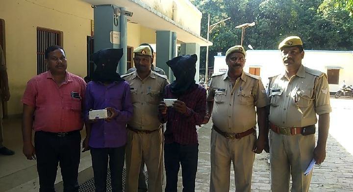 लहरपुर कोतवाली क्षेत्र के लहरपुर- भदफर मार्ग पर लैपटॉप व मोबाइल लूटने वाले दो बदमाश गिरफ्तार 2 लहरपुर कोतवाली क्षेत्र के लहरपुर- भदफर मार्ग पर लैपटॉप व मोबाइल लूटने वाले दो बदमाश गिरफ्तार | New India Times