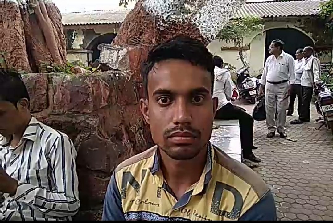 अकोला जिला के अकोट तहसील में दलालों का बोलबाला, दलालों के बिना नहीं होता है आसानी से कोई काम, तहसीलदार गिते पर मनमानी करने व लापरवाही बरतने का आरोप | New India Times