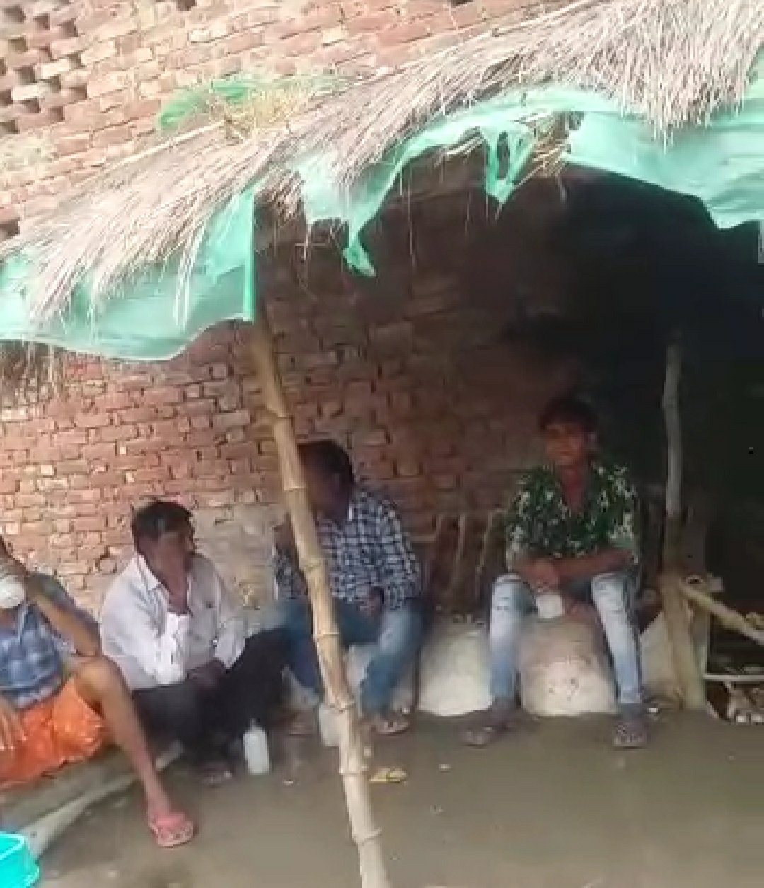 आबकारी विभाग व टांडा कोतवाली पुलिस की मिलीभगत से धड़ल्ले से खुलेआम बिक रही है जहरीली ताड़ी, मीडिया टीम के खुफिया कैमरे में कैद हुआ जहरीली ताड़ी बेचने का कारोबार | New India Times