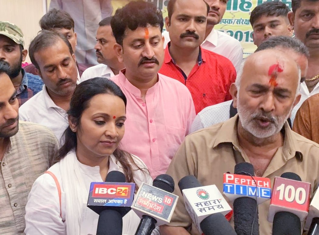 पृथक बुंदेलखण्ड राज्य बनाने की फिर उठी आवाज़, इंसाफ सेना ने बुंदेलखण्ड में फूका बिगुल, इंसाफ सेना की जिला अध्यक्ष बनी शालिनी सिंह | New India Times