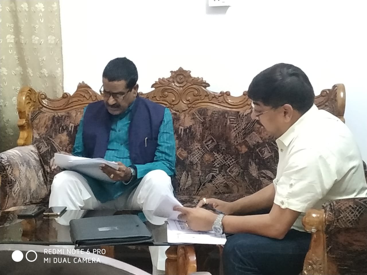 गुणवत्ताहीन सड़कों के निर्माण को लेकर मंत्री श्री हर्ष यादव ने लगाई फटकार | New India Times