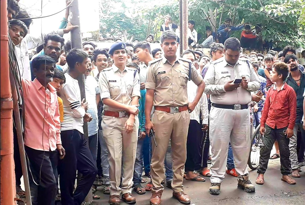 दमोह शहर में घुसा तेंदुआ, एक बच्ची को किया घायल, शहर में फैली दहशत | New India Times