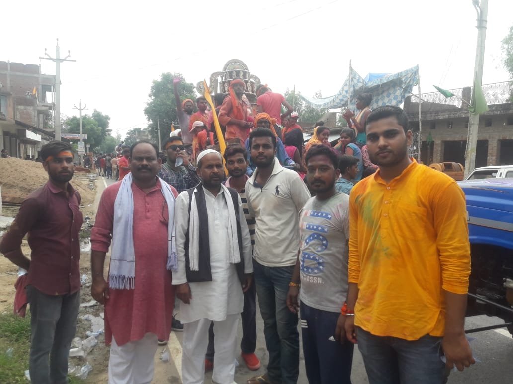 हिन्दू-मुस्लिम एकता की मिसाल दी गयी गणेश विसर्जन शोभायात्रा में, लगे गणपति के जयकारे | New India Times