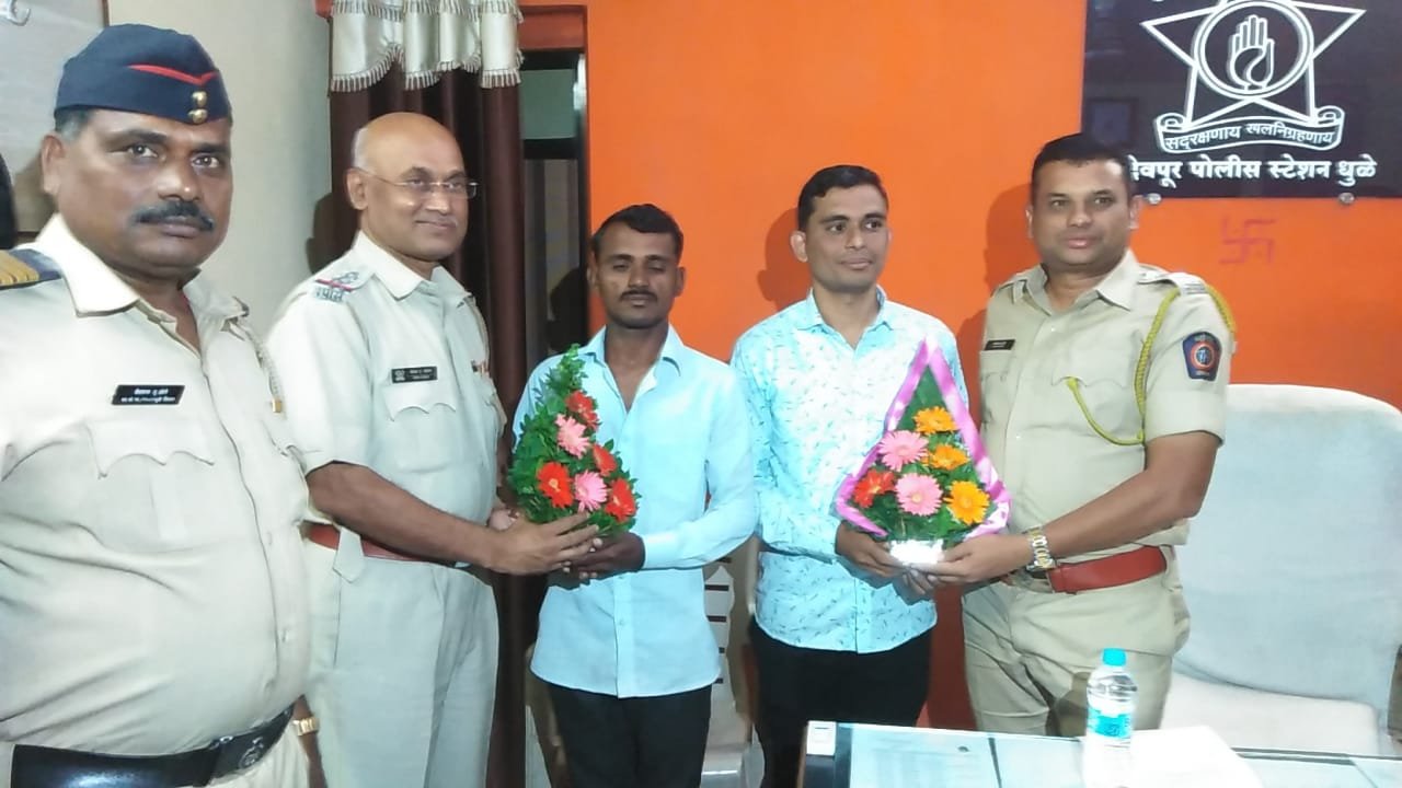 युवक की बहादुरी से पकड़ाया चोर, महिला के तीन लाख रुपये मिले वापस | New India Times