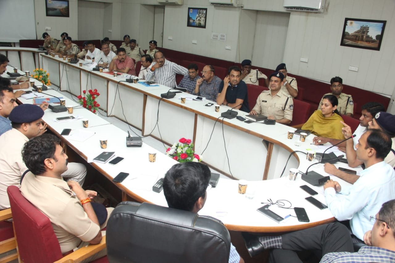 सुरक्षा और अन्य जरूरी व्यवस्थाओं पर सभी अधिकारी निगाह रखेंगे, 6 फिट से अधिक आकार की मूर्ति के लिए अलग से प्रवधान होंगे: कलेक्टर तरुण पिथोड़े | New India Times