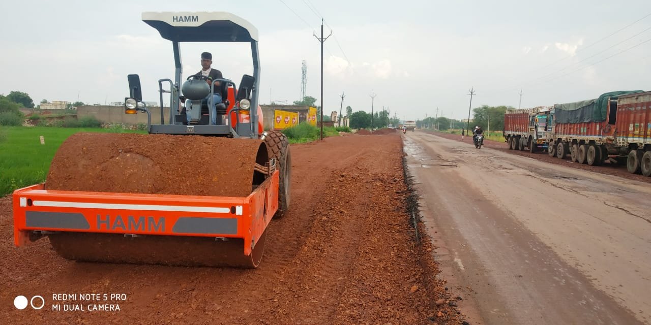 पुरानी छावनी पर पहुंच कर कांग्रेस ब्लॉक अध्यक्ष सत्येन्द्र शर्मा ने देखी राष्ट्रीय राजमार्ग के कार्य की प्रगति | New India Times