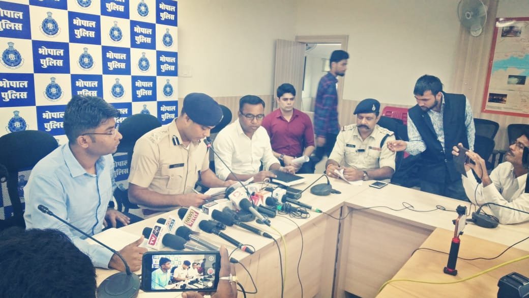 अवैध हथियारों के साथ तीन बदमाशों को क्राइम ब्रांच ने किया गिरफ्तार | New India Times