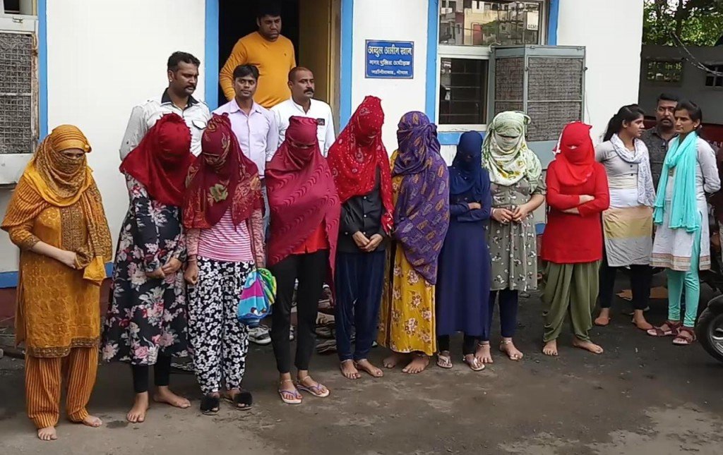 भोपाल क्राइम ब्रांच ने सेक्स रैकेट का किया भंडाफोड़, 11 पुरुष एवं 9 महिलाएं गिरफ्तार | New India Times