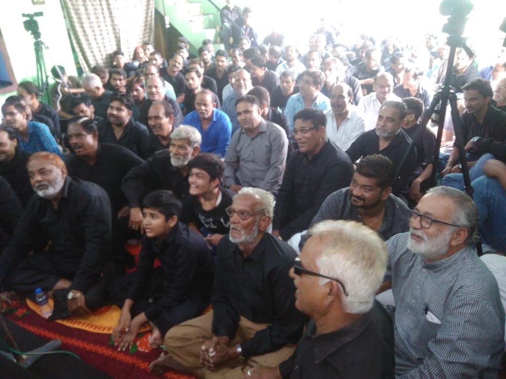 तिरंगे के नीचे देश की अज़ादारी में झांसी का नाम रोशन करने वाली "मजलिसे अज़ा" के बाद 18 बनीहाशिम के ताबूतों की ज़ियारत | New India Times