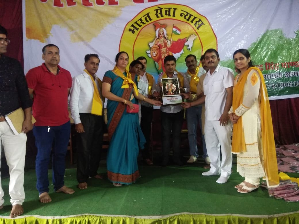 भारत सेवा न्यास मथुरा ने किया साहसी युवा पत्रकार का अभिनंदन | New India Times