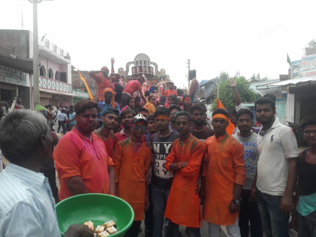 हिन्दू-मुस्लिम एकता की मिसाल दी गयी गणेश विसर्जन शोभायात्रा में, लगे गणपति के जयकारे 3 हिन्दू-मुस्लिम एकता की मिसाल दी गयी गणेश विसर्जन शोभायात्रा में, लगे गणपति के जयकारे | New India Times