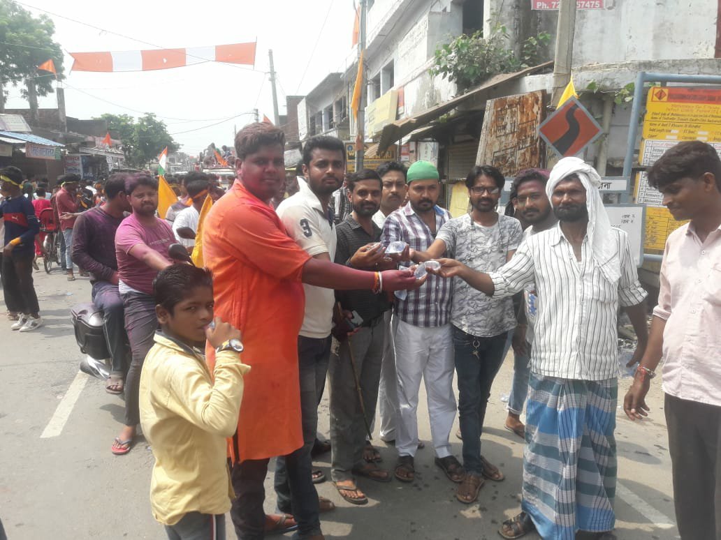 हिन्दू-मुस्लिम एकता की मिसाल दी गयी गणेश विसर्जन शोभायात्रा में, लगे गणपति के जयकारे 2 हिन्दू-मुस्लिम एकता की मिसाल दी गयी गणेश विसर्जन शोभायात्रा में, लगे गणपति के जयकारे | New India Times