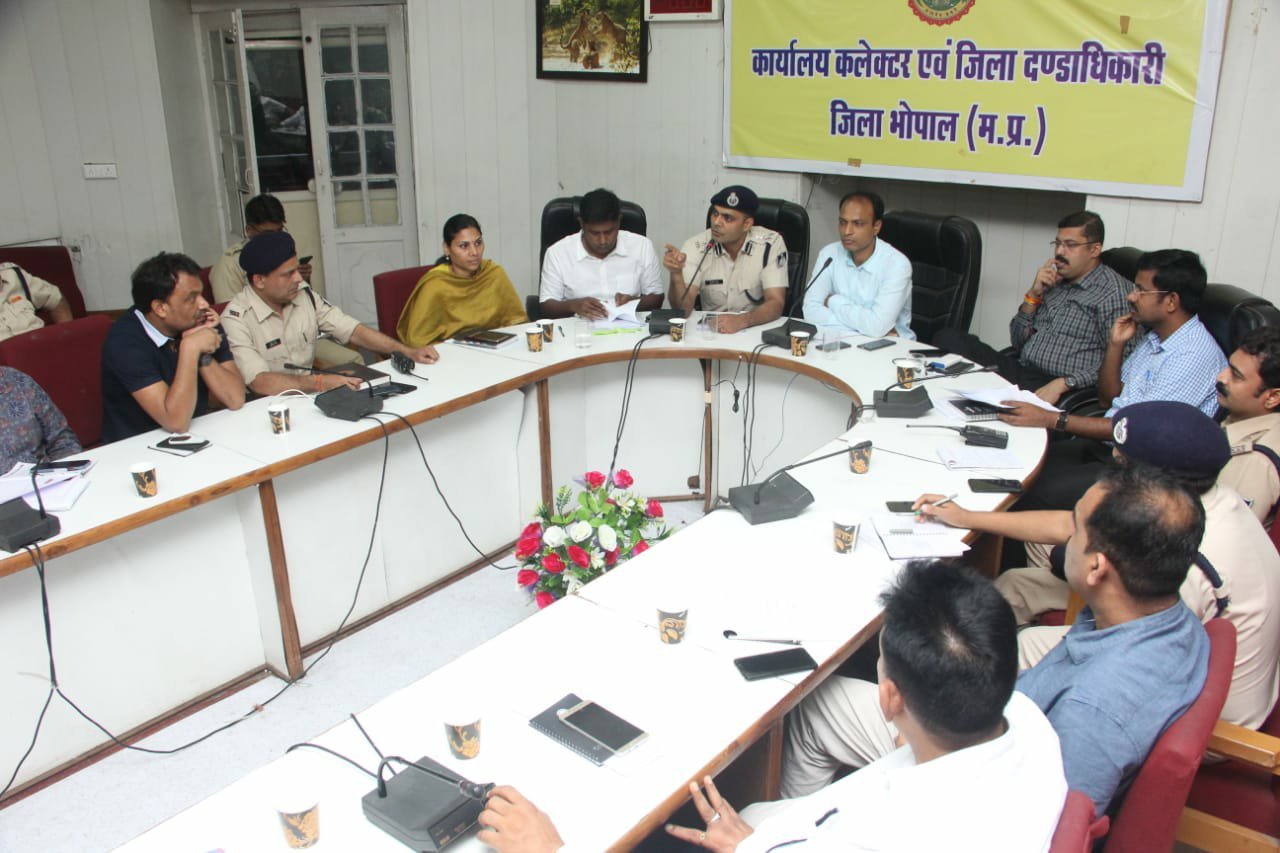 सुरक्षा और अन्य जरूरी व्यवस्थाओं पर सभी अधिकारी निगाह रखेंगे, 6 फिट से अधिक आकार की मूर्ति के लिए अलग से प्रवधान होंगे: कलेक्टर तरुण पिथोड़े 2 सुरक्षा और अन्य जरूरी व्यवस्थाओं पर सभी अधिकारी निगाह रखेंगे, 6 फिट से अधिक आकार की मूर्ति के लिए अलग से प्रवधान होंगे: कलेक्टर तरुण पिथोड़े | New India Times