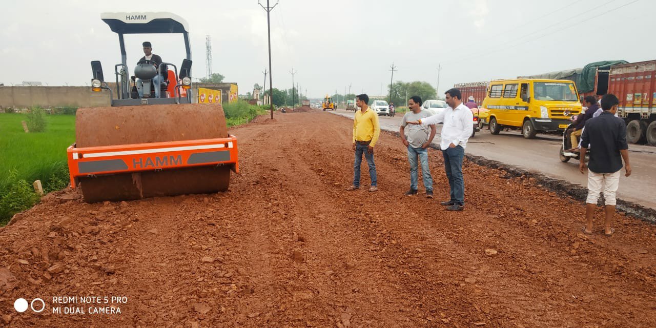 पुरानी छावनी पर पहुंच कर कांग्रेस ब्लॉक अध्यक्ष सत्येन्द्र शर्मा ने देखी राष्ट्रीय राजमार्ग के कार्य की प्रगति 2 पुरानी छावनी पर पहुंच कर कांग्रेस ब्लॉक अध्यक्ष सत्येन्द्र शर्मा ने देखी राष्ट्रीय राजमार्ग के कार्य की प्रगति | New India Times