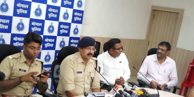 भोपाल क्राइम ब्रांच ने सेक्स रैकेट का किया भंडाफोड़, 11 पुरुष एवं 9 महिलाएं गिरफ्तार | New India Times