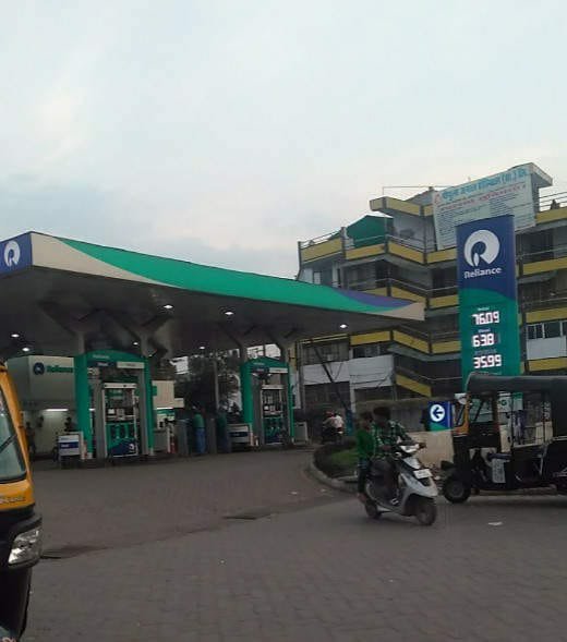 भोपाल के बेरसिया रोड स्थित रिलायंस पेट्रोल पंप पर कम पेट्रोल नापने का मामला आया सामने | New India Times