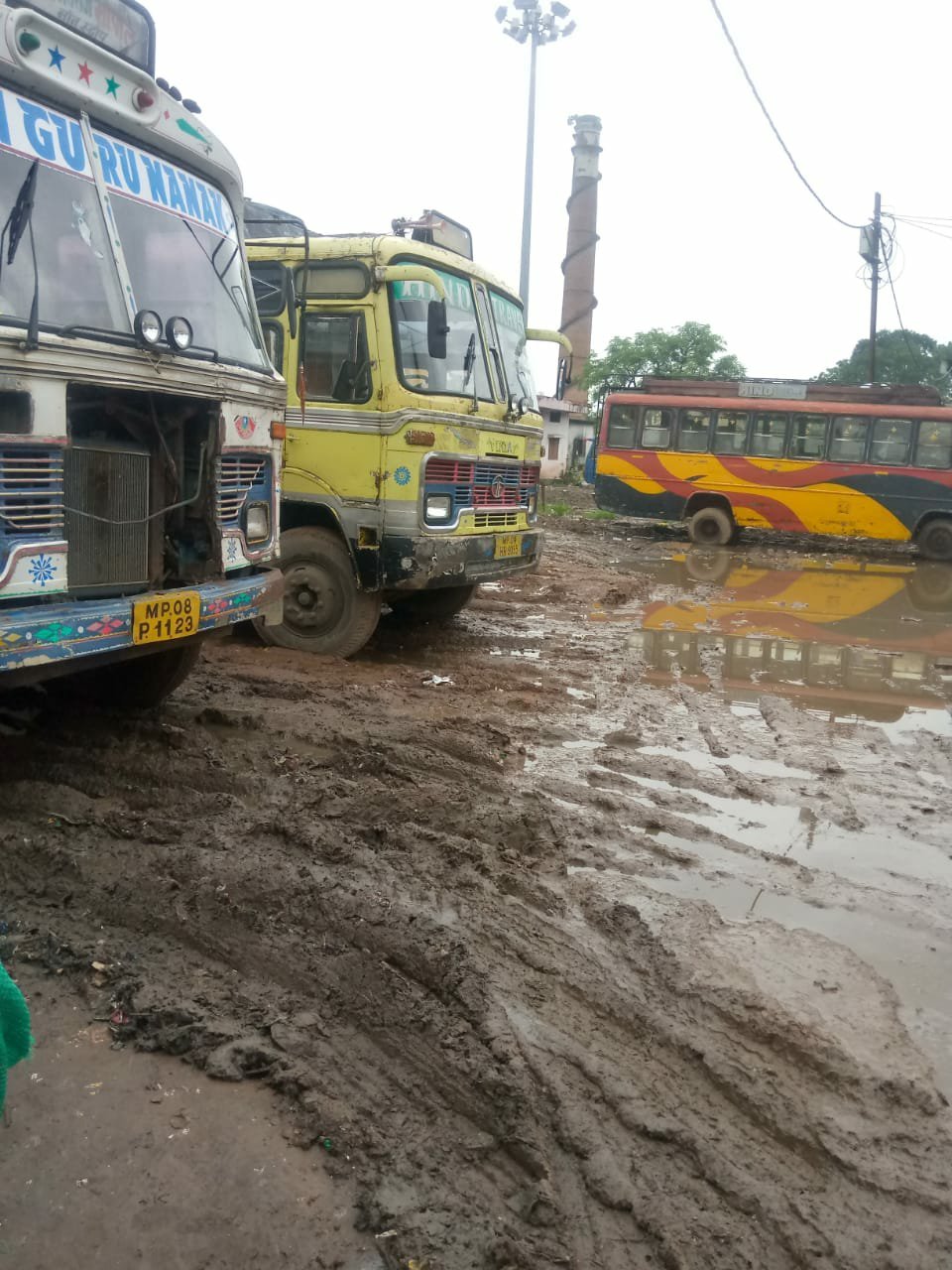 राजधानी भोपाल का पुतलीघर बस स्टैंड अपनी बदहाली पर बहा रहा है आँसू, शासन-प्रशासन मौन | New India Times