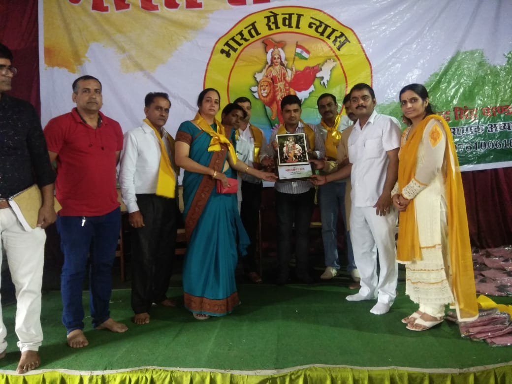 भारत सेवा न्यास मथुरा ने किया साहसी युवा पत्रकार का अभिनंदन | New India Times