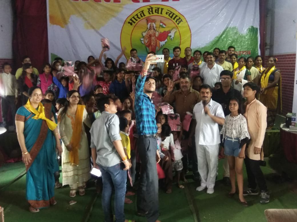 भारत सेवा न्यास मथुरा के तत्वाधान में गरीब, निर्धन व असहाय बच्चों को वितरित की गई स्कूली ड्रेस 2 भारत सेवा न्यास मथुरा के तत्वाधान में गरीब, निर्धन व असहाय बच्चों को वितरित की गई स्कूली ड्रेस | New India Times