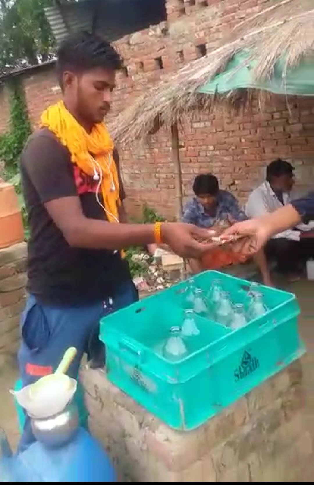 अवैध ताड़ी मामला: डंके की चोट पर ताड़ी माफिया ने कहा इंस्पेक्टर से मेरी बात हो गई है अब कोई फर्क नहीं पड़ता 2 अवैध ताड़ी मामला: डंके की चोट पर ताड़ी माफिया ने कहा इंस्पेक्टर से मेरी बात हो गई है अब कोई फर्क नहीं पड़ता | New India Times