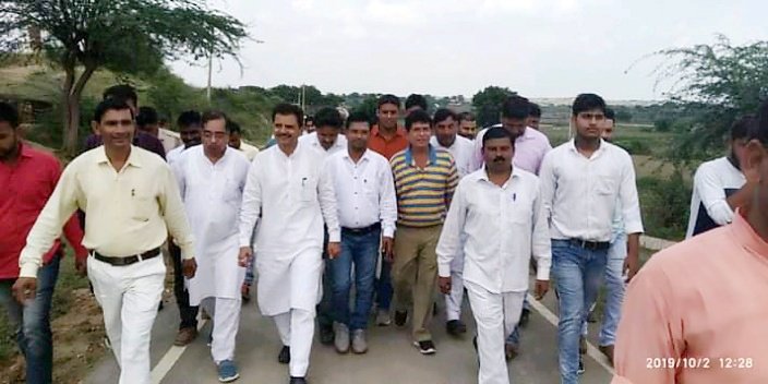 करौली-धौलपुर सांसद ने गांधी जयंती के अवसर पर पैदल यात्रा कर जन-जन तक पहुंचाया बापू के संदेश | New India Times