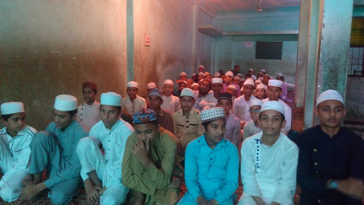 भोपाल के मदरसा तह्फीजुल कुरआन में चार छात्रों के हाफिज़ होने पर एक देनी प्रोग्राम का हुआ आयोजन | New India Times