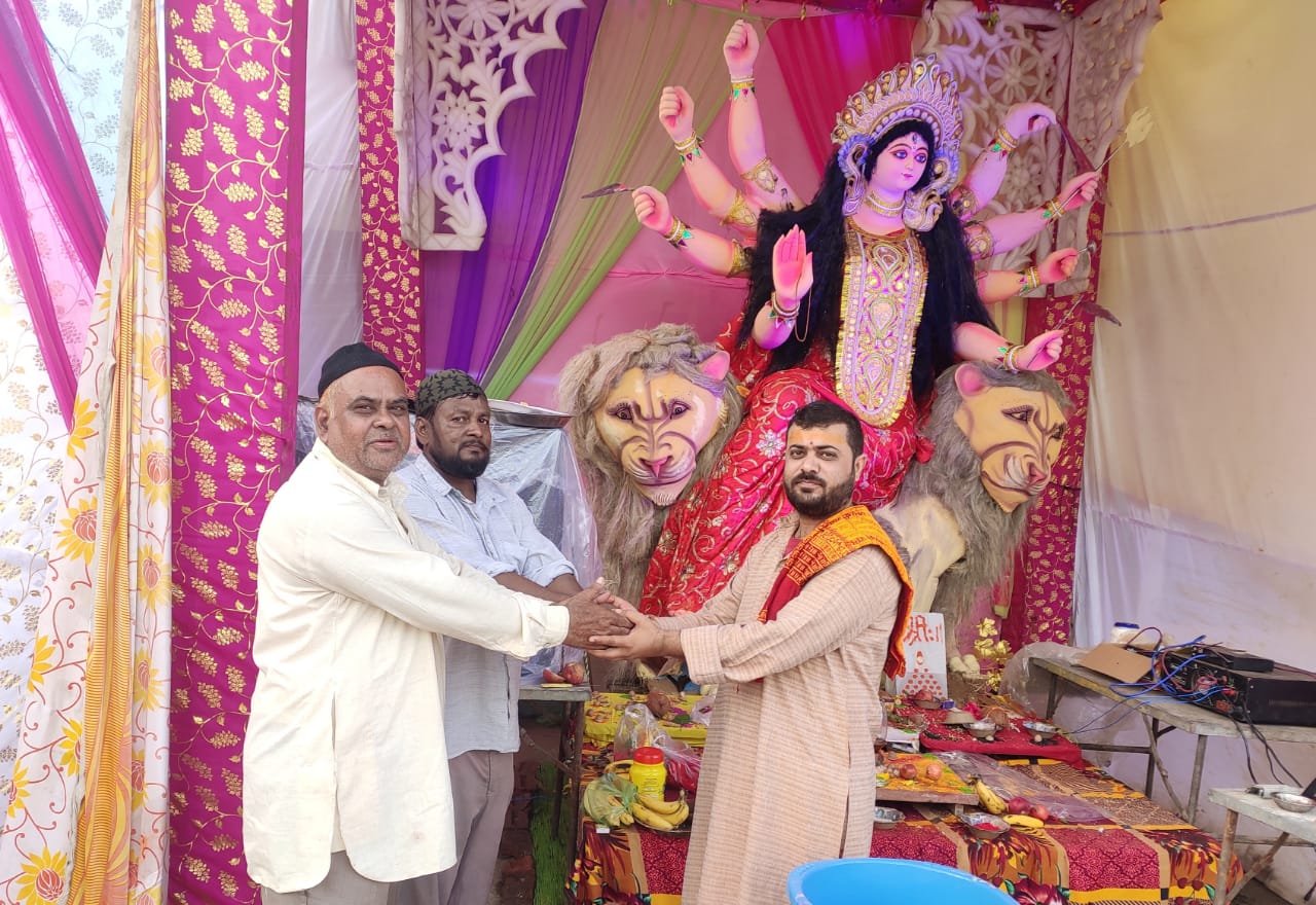 कोमी एकता की प्रतीक अमानगंज बस स्टैंड में बिराजी दुर्गा माई | New India Times