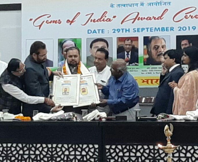 आयुर्वेद के क्षेत्र में 35 साल योगदान देने पर डाॅ ए ए शेख को दिया गया "रत्न ए भारत" अवॉर्ड | New India Times