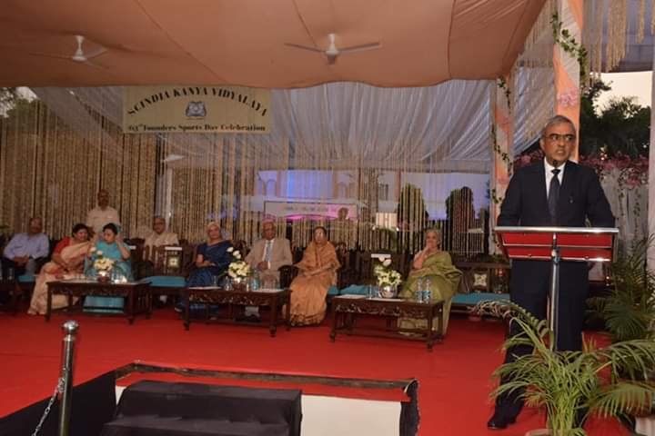 सिंधिया कन्या विद्यालय में छात्राओं को वितरित किए गए पुरस्कार, बेटियां दुनिया का भविष्य हैं: मुख्य सचिव श्री मोहंती | New India Times