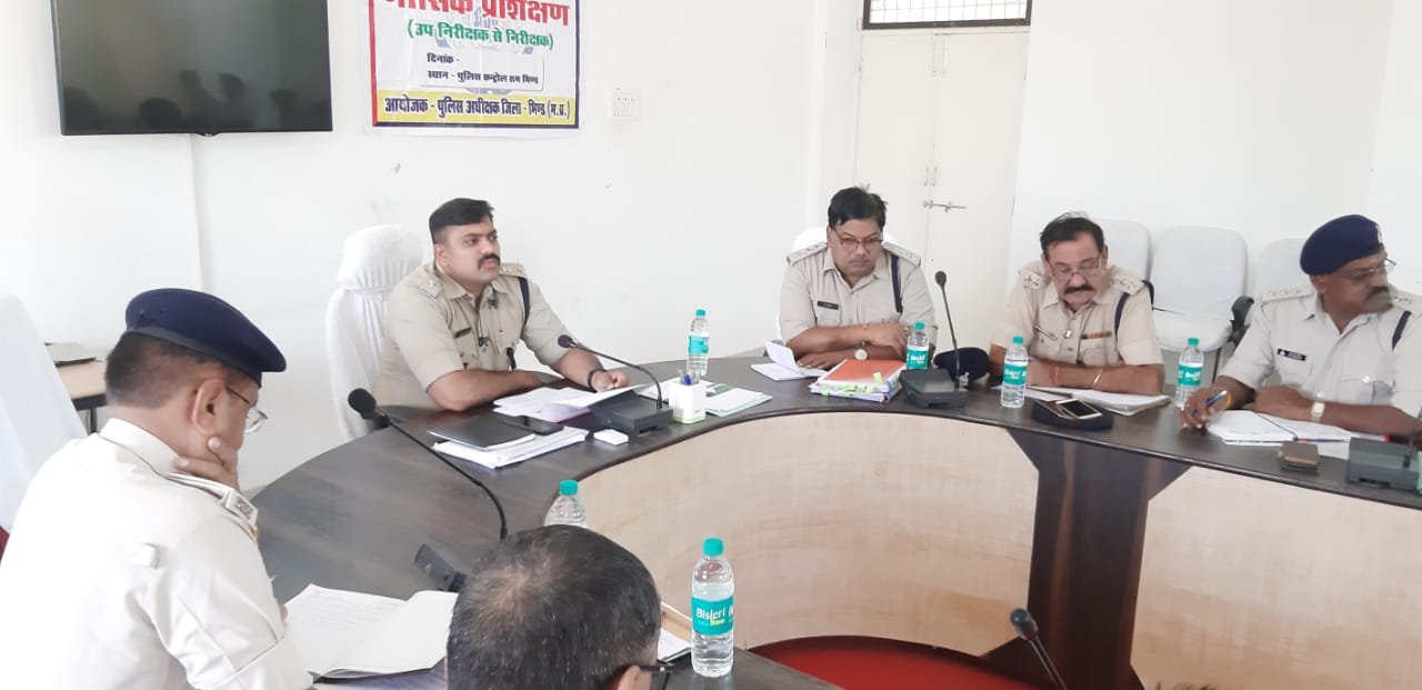 पुलिस अधीक्षक रुडोल्प अल्वारेस ने कंट्रोल रूम में ली महिला एवं बच्चों के अपराधों की समीक्षा, सभी थाना प्रभारी रहे मौजूद | New India Times