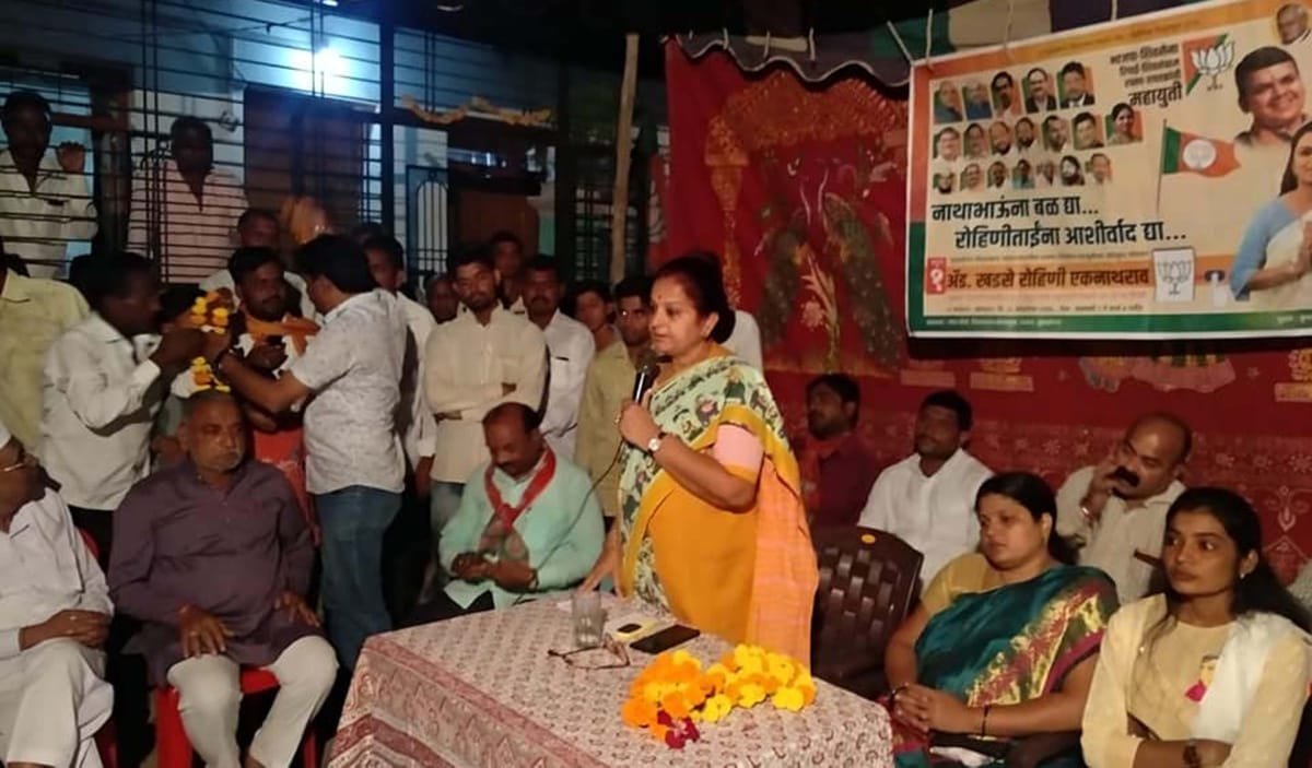 महाराष्ट्र के मुक्ताईनगर विधानसभा सीट से भाजपा प्रत्याशी रोहिणी खड़से के समर्थन में मप्र की पूर्व मंत्री श्रीमती अर्चना चिटनिस ने किया जनसंपर्क कर किया आम जनसभाओं को संबोधित | New India Times