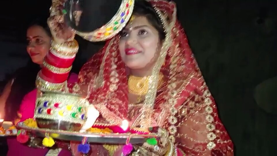 पूरे देश में हर्षोल्लास के साथ मनाया गया करवा चौथ का त्यौहार | New India Times