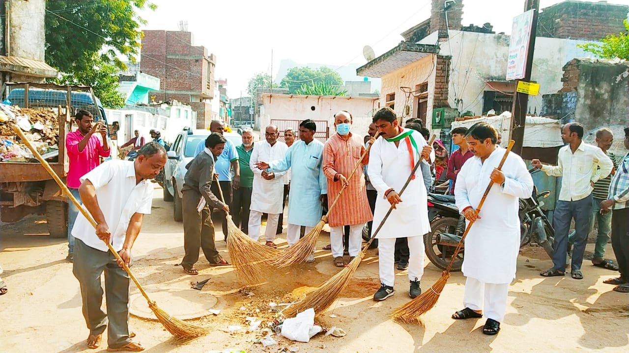 सत्येन्द्र शर्मा के नेतृव में बंडा घूरा, घाटमपुर, मिर्जापुर, चन्द्र नगर शमशान घाट में चलाया गया सफाई अभियान | New India Times