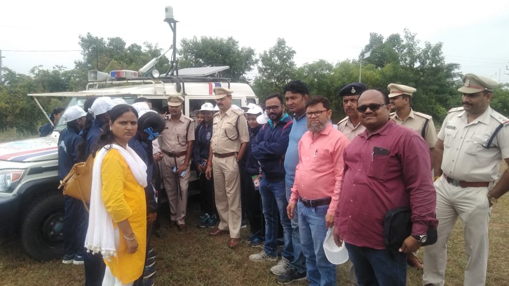 स्टूडेंट पुलिस कैडेट योजना के तहत विद्यार्थियों को दी गई पुलिस की कार्यप्रणाली की जानकारी | New India Times