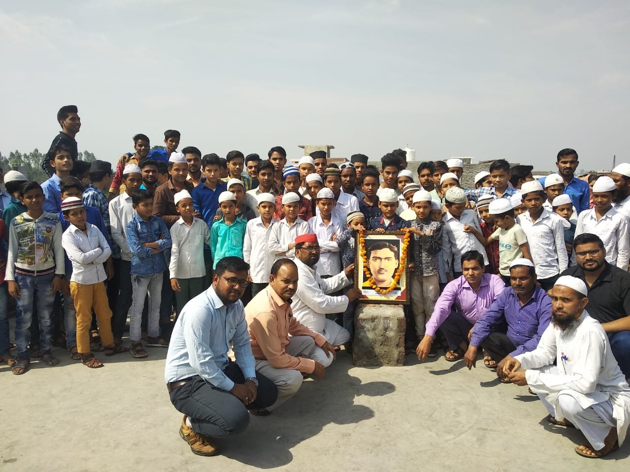 मदरसा इस्लामिया जूनियर हाई स्कूल में शहीद अशफ़ाक उल्ला खां को किया गया याद, वारिस अंसारी ने शहीद अशफ़ाक उल्ला खां को पेश किया खिराज-ए-अकीदत | New India Times