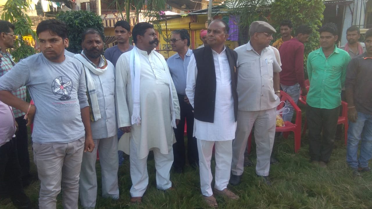 मेघनगर के बस स्टैंड पर यात्रियों को आ रही परेशानी के कारण क्षेत्रीय विधायक वीर सिग भूरिया ने रिबन काटकर सुलभ शौचालय का किया शुभारम्भ | New India Times