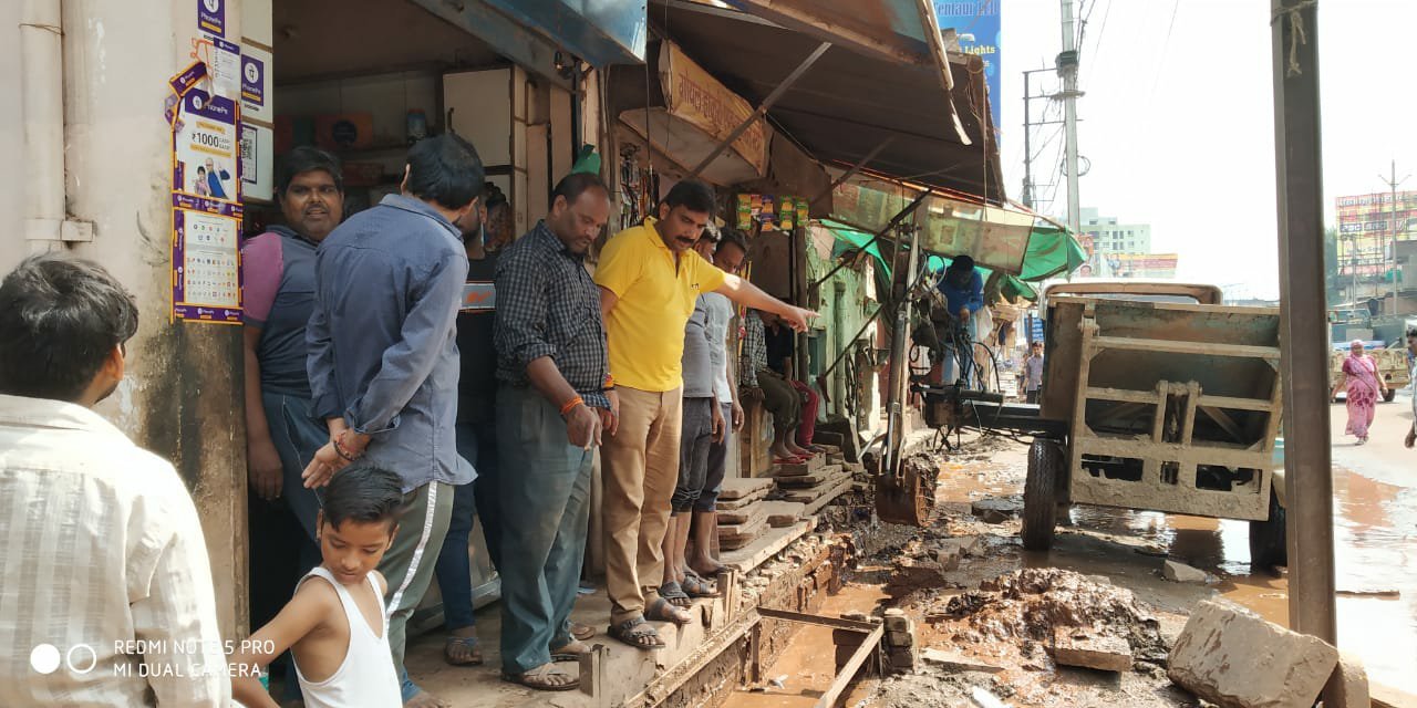 गांधी जयंती के अवसर पर कांग्रेसी लीडर श्री सत्येन्द्र शर्मा ने सफाई करवाकर दी गांधी जी को श्रधांजलि | New India Times