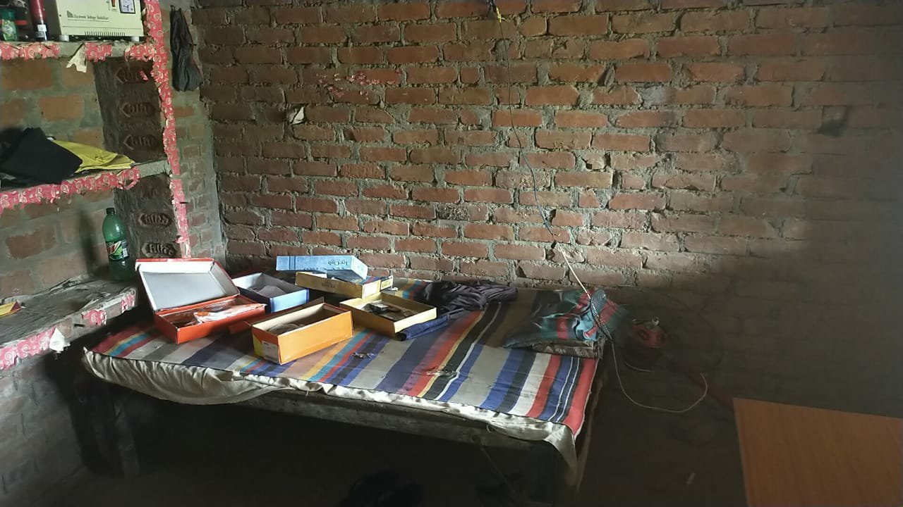 शराब के नशे में घर में घुसकर तोड़फोड़ कर नगदी व जेवरात लूटने का पुलिस कर्मियों पर लगा सनसनीखेज आरोप | New India Times