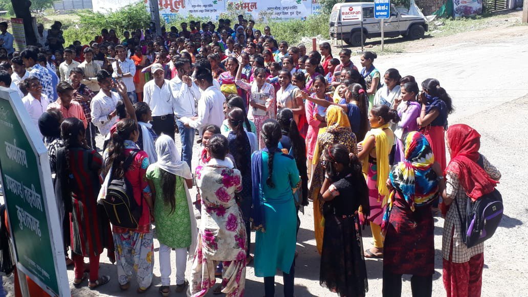 गुड़िया के न्याय के लिए आक्रोश रैली निकाल व विरोध प्रदर्शन कर की गुड़िया के दरिंदों को फांसी देने की मांग | New India Times