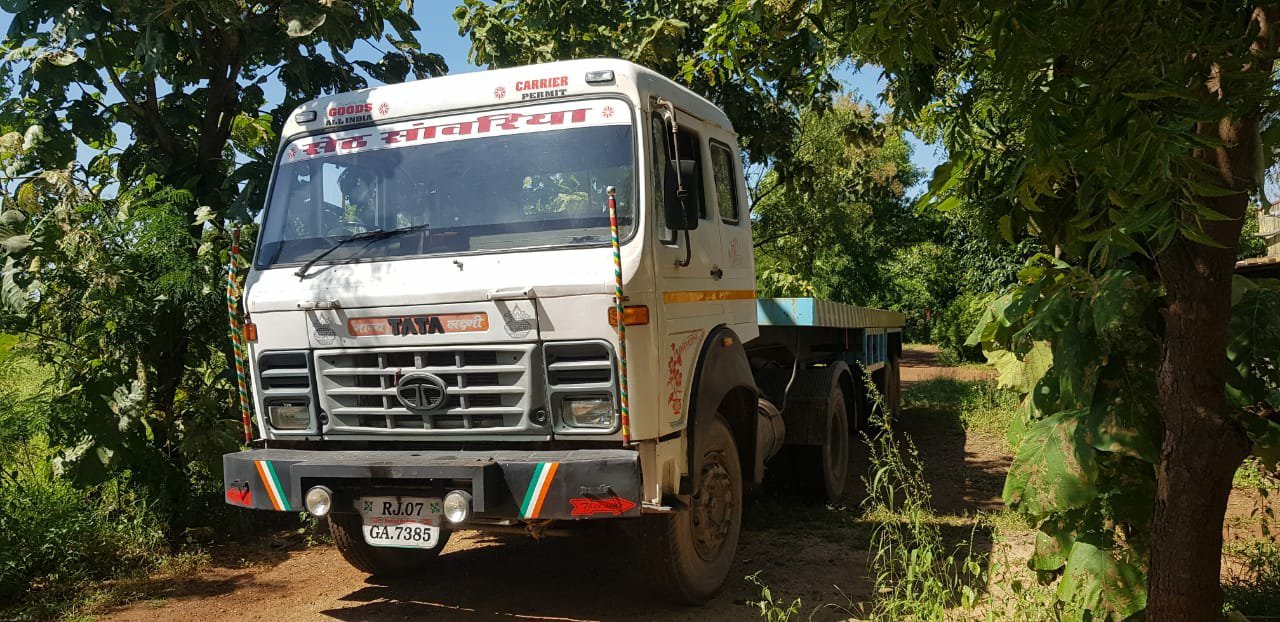 14 चक्का ट्रेलर से लगभग 20 लाख रुपये का 5 क्विंटल डोडा चूरा (अफीम) जप्त, चालक ट्रेलर छोड़कर हुआ फरार | New India Times