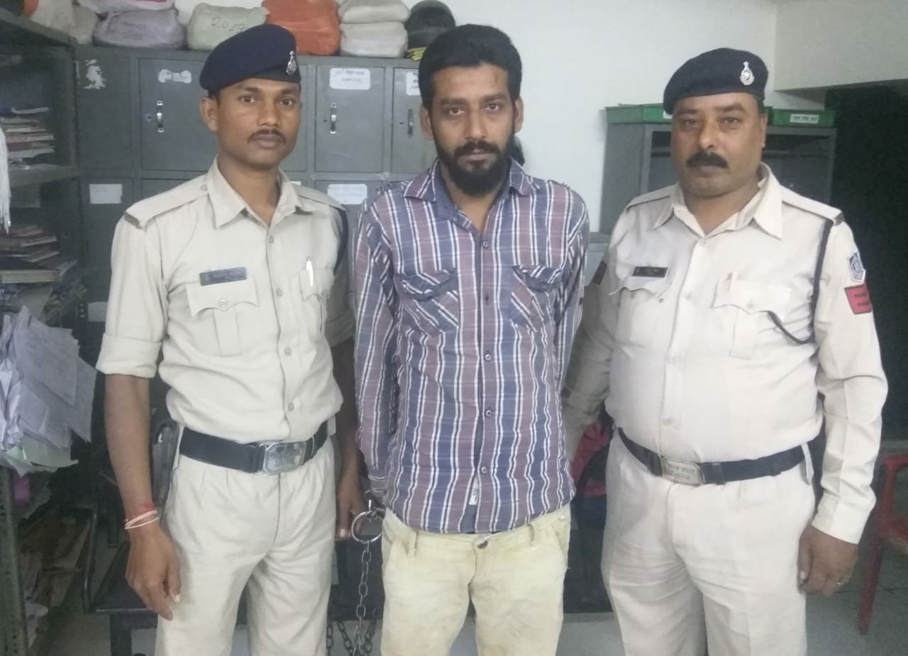 भोपाल की टीला पुलिस ने अडीबाजी के मामले में फरारशुदा बदमाश को छुरे सहित किया गिरफ्तार | New India Times