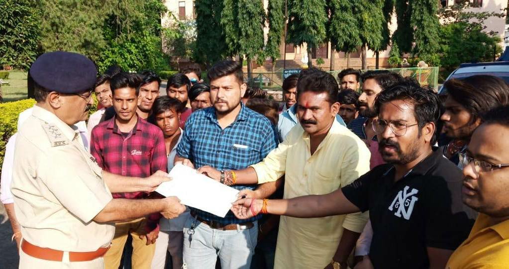 पश्चिम बंगाल में संघ कार्यकर्ता के हत्यारों को फांसी देने की मांग को लेकर भगवा परिवार के लोगों ने सौंपा ज्ञापन | New India Times